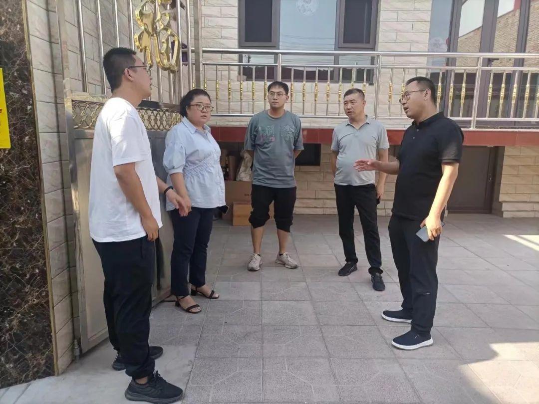 农村改厕新政策，小巷绿色变革与特色小店揭秘