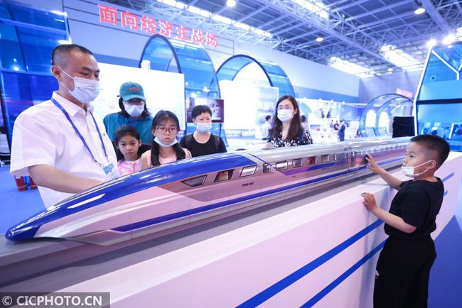 领略最新高科技产品魅力，感受未来生活之旅
