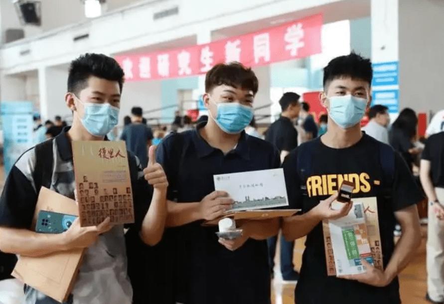 升级最新版,升级最新版，机遇与挑战并存