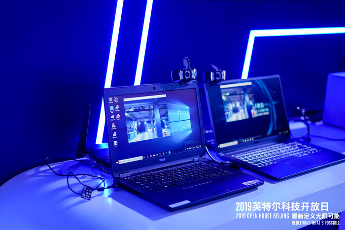重磅推出全新高科技电脑，重塑未来生活，科技魅力无与伦比