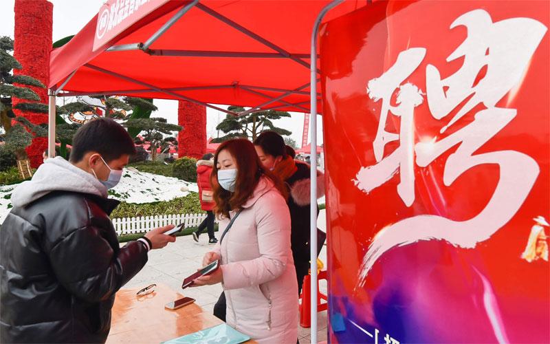 2017年襄城县最新招聘，小城温馨求职记