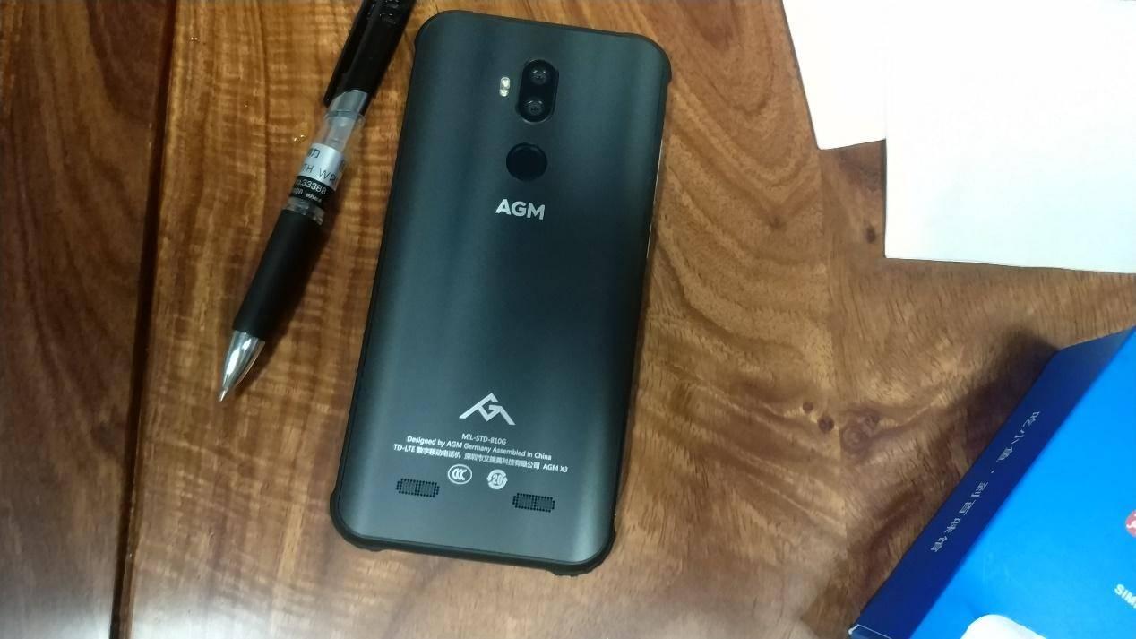 坚果最新款手机震撼发布，超越期待边界！📱
