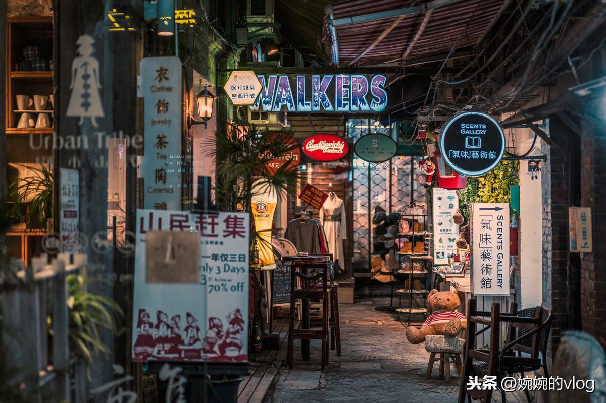 LOL体验服最新版本探索，小巷中的隐藏特色小店
