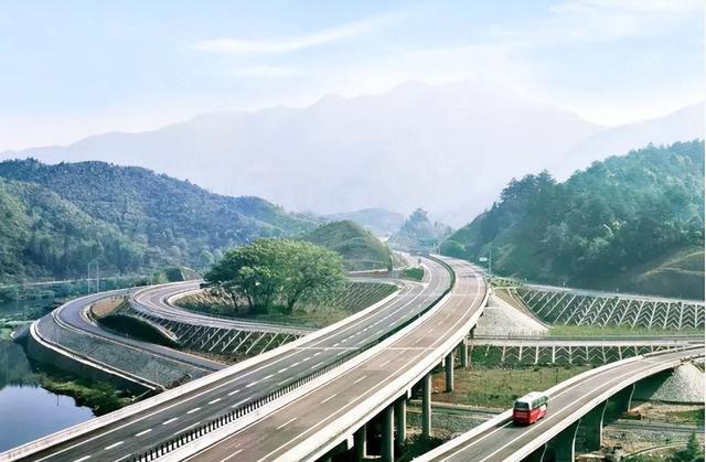 通定高速最新动态，与自然美景的约定，心灵之旅启程