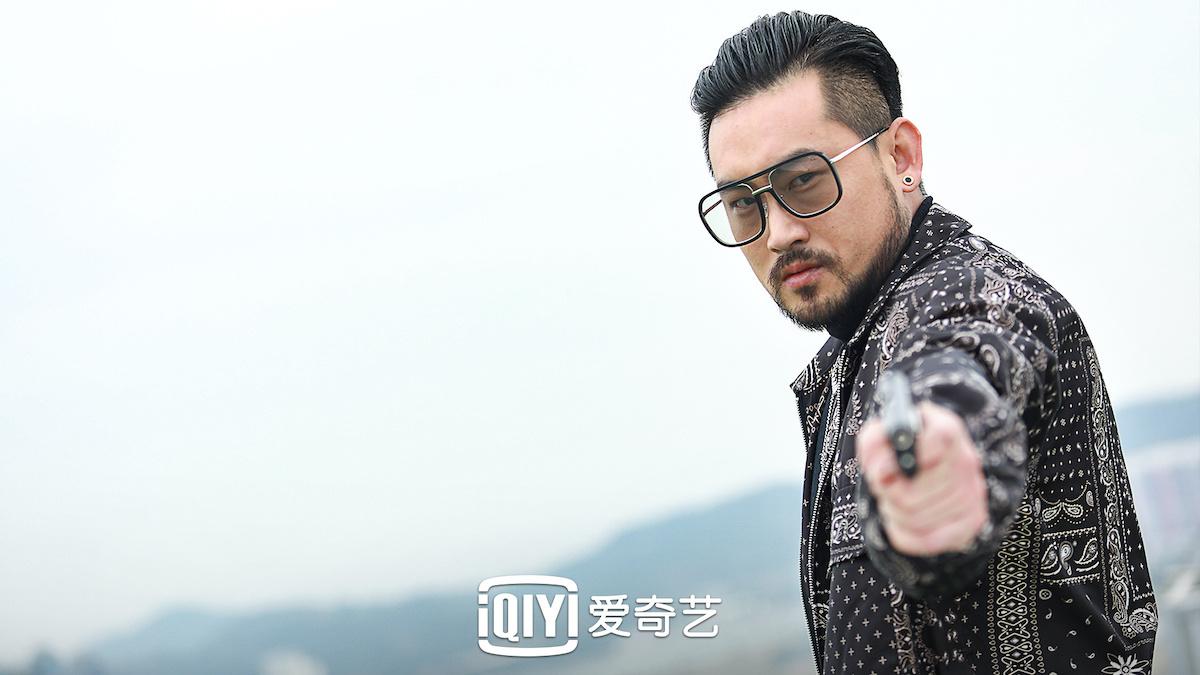 最新式手枪，友情故事中的一抹光辉